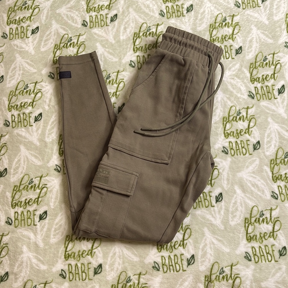 Alphalete Identity Cargo Joggers- Olive Green (XS)